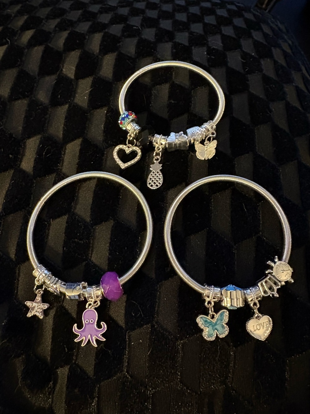 Bracelet- Girls Stretch 3 Bracelets  adorable nwt Tray 115